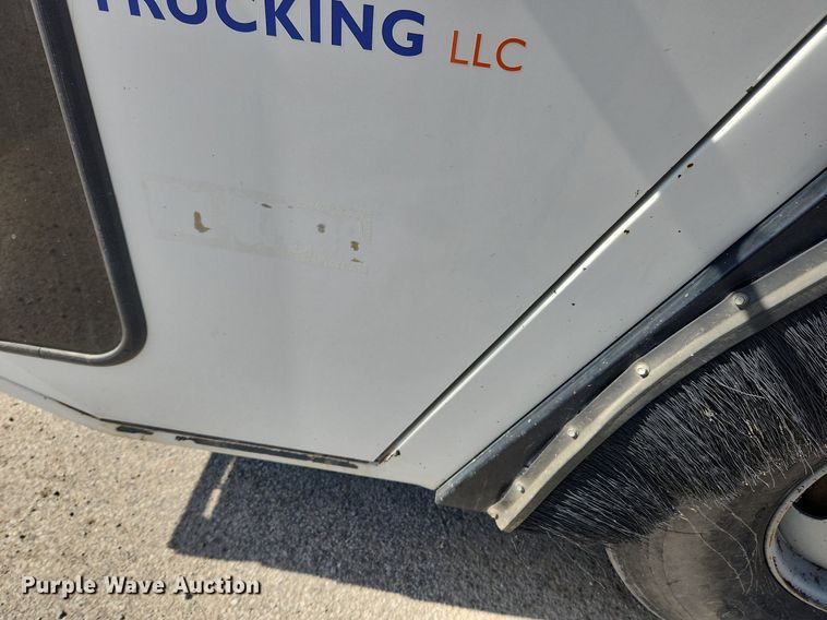 image for item JB9566 2007 Crane Carrier Low Entry  dump truck