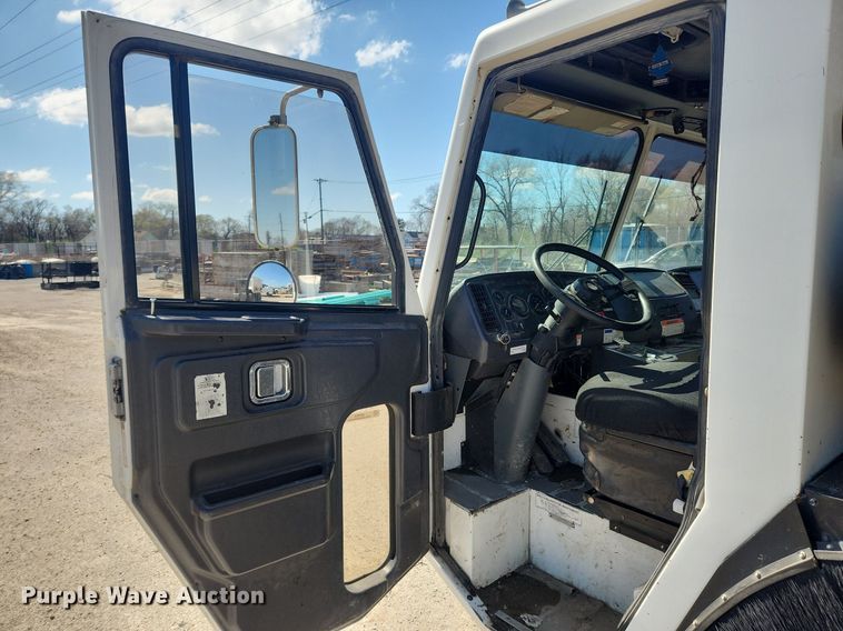 image for item JB9566 2007 Crane Carrier Low Entry  dump truck