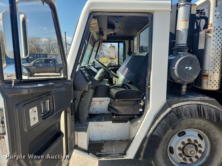 image for item JB9566 2007 Crane Carrier Low Entry  dump truck