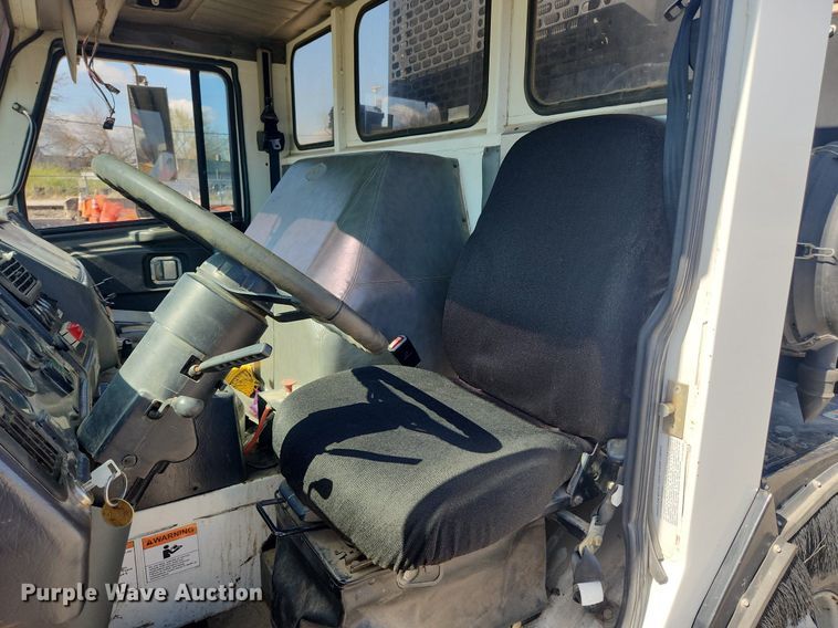 image for item JB9566 2007 Crane Carrier Low Entry  dump truck