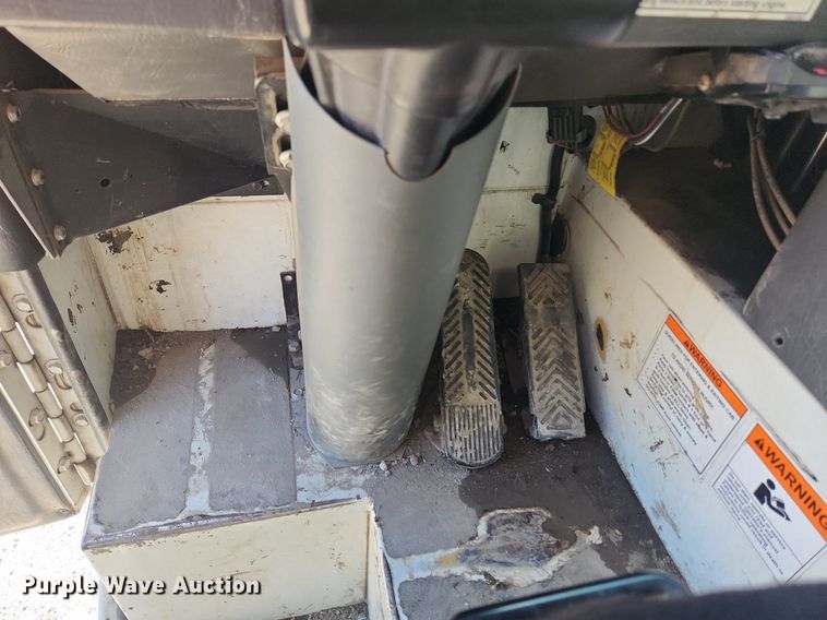 image for item JB9566 2007 Crane Carrier Low Entry  dump truck