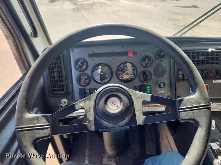 image for item JB9566 2007 Crane Carrier Low Entry  dump truck