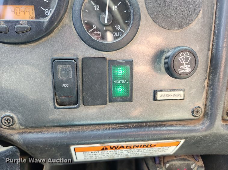 image for item JB9566 2007 Crane Carrier Low Entry  dump truck