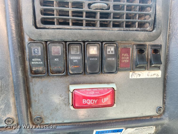 image for item JB9566 2007 Crane Carrier Low Entry  dump truck