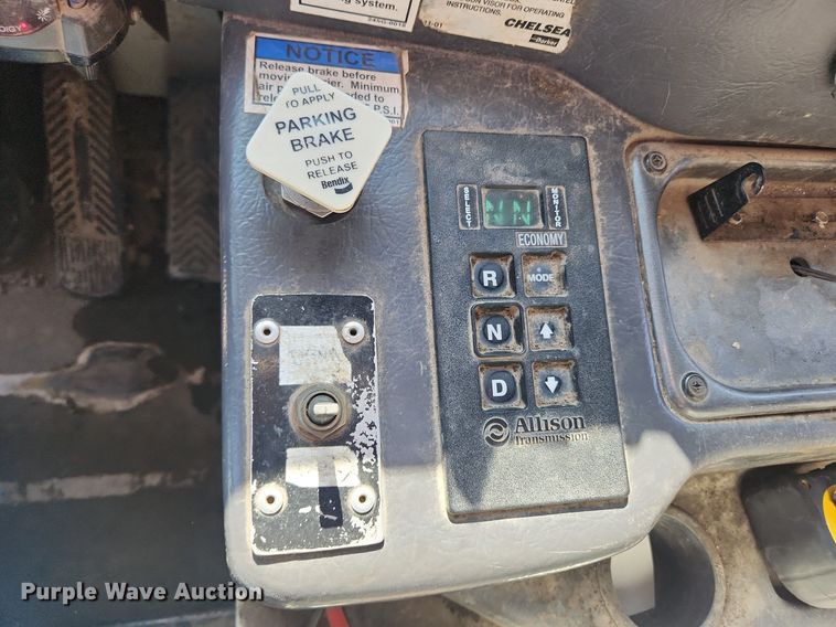 image for item JB9566 2007 Crane Carrier Low Entry  dump truck