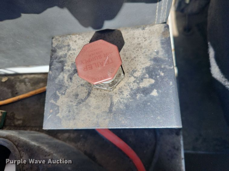 image for item JB9566 2007 Crane Carrier Low Entry  dump truck