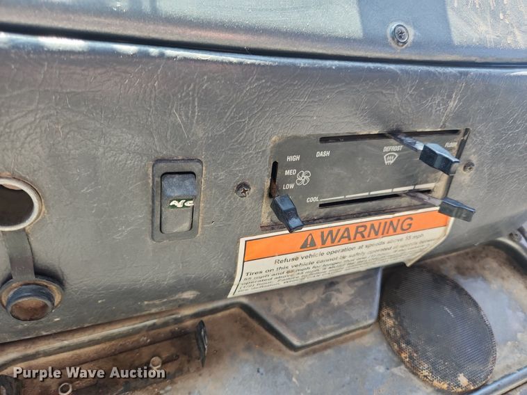 image for item JB9566 2007 Crane Carrier Low Entry  dump truck