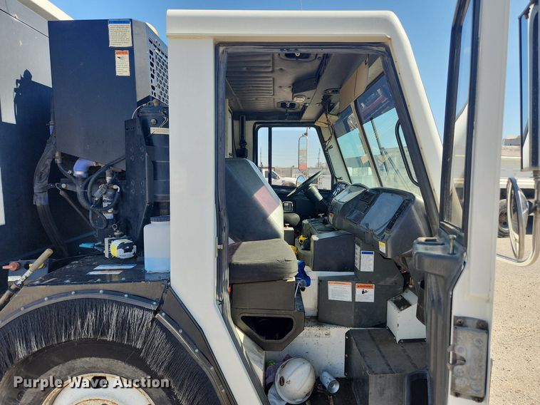 image for item JB9566 2007 Crane Carrier Low Entry  dump truck