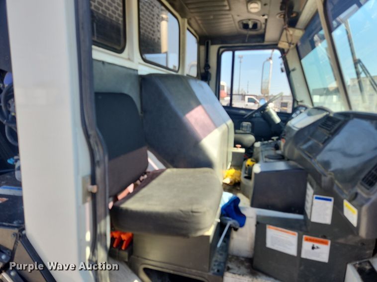 image for item JB9566 2007 Crane Carrier Low Entry  dump truck