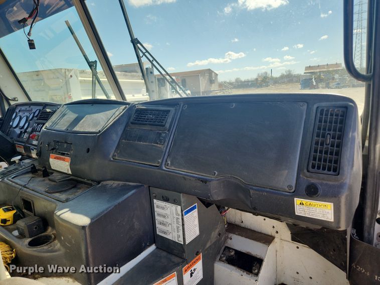 image for item JB9566 2007 Crane Carrier Low Entry  dump truck