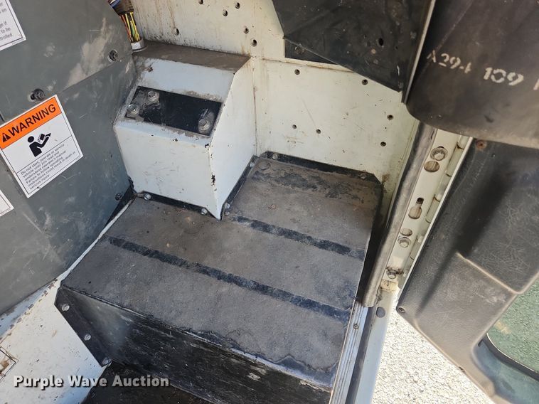 image for item JB9566 2007 Crane Carrier Low Entry  dump truck