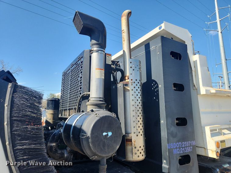 image for item JB9566 2007 Crane Carrier Low Entry  dump truck