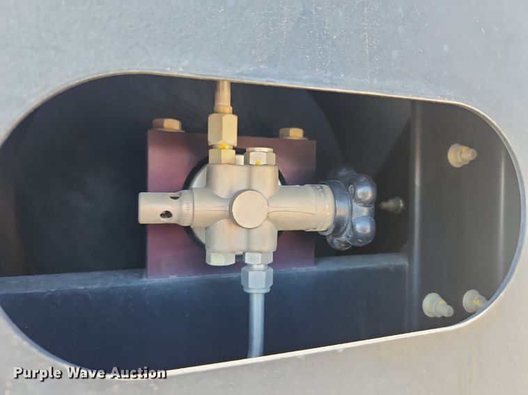 image for item JB9566 2007 Crane Carrier Low Entry  dump truck