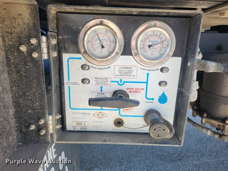 image for item JB9566 2007 Crane Carrier Low Entry  dump truck