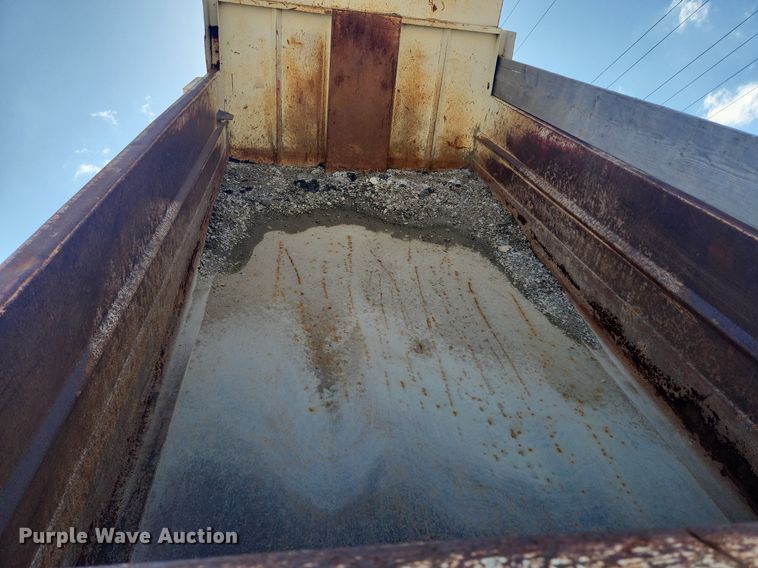 image for item JB9566 2007 Crane Carrier Low Entry  dump truck