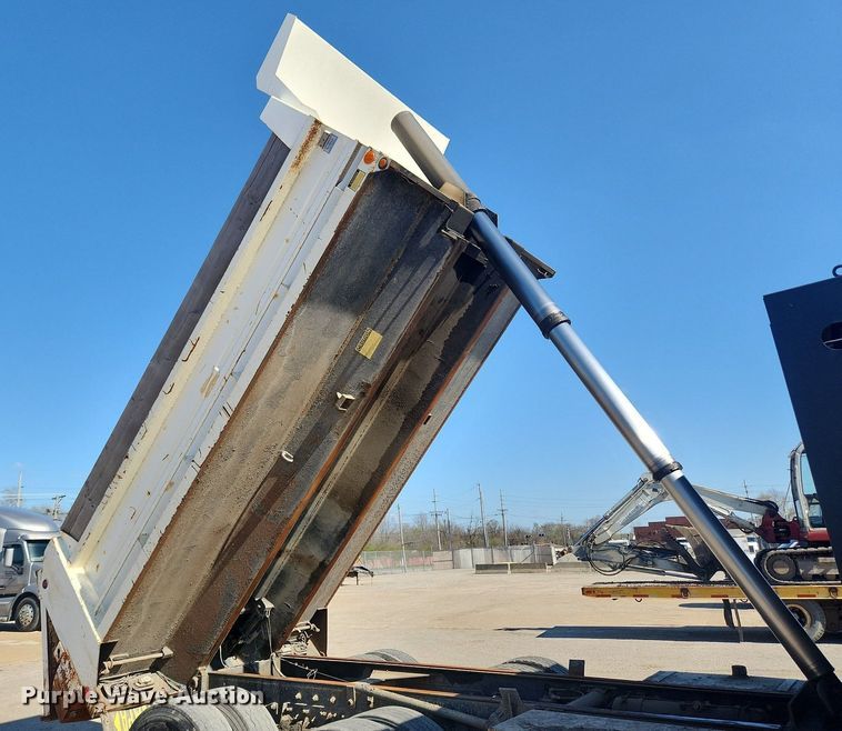 image for item JB9566 2007 Crane Carrier Low Entry  dump truck