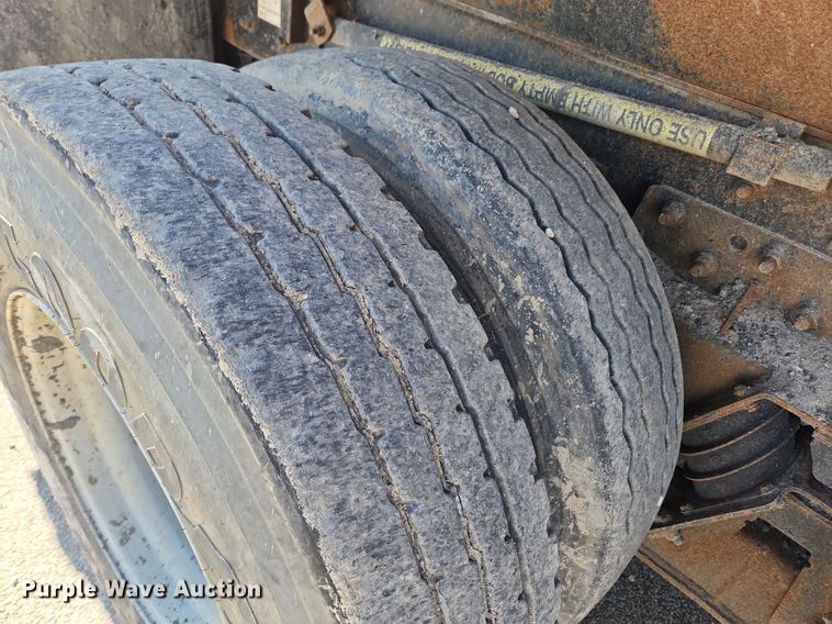 image for item JB9566 2007 Crane Carrier Low Entry  dump truck