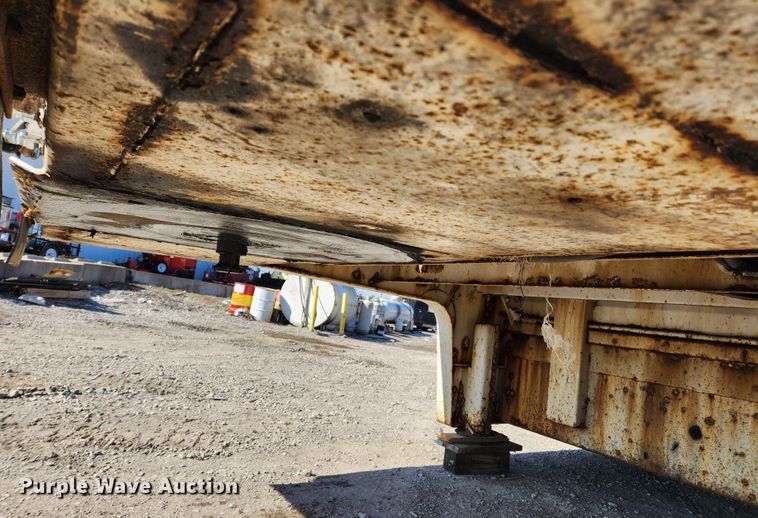 image for item JB9609 2000 Trail King TK70HT-482  drop deck equipment trailer