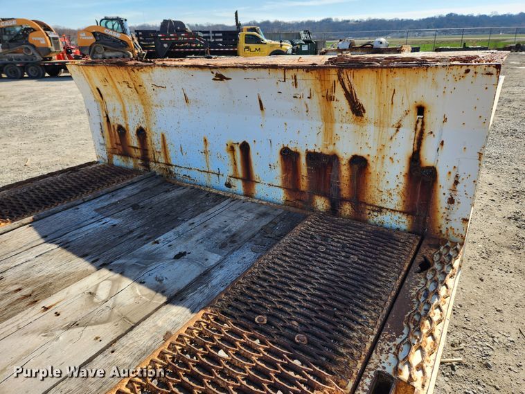 image for item JB9609 2000 Trail King TK70HT-482  drop deck equipment trailer