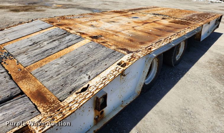 image for item JB9609 2000 Trail King TK70HT-482  drop deck equipment trailer