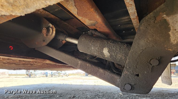 image for item JB9609 2000 Trail King TK70HT-482  drop deck equipment trailer