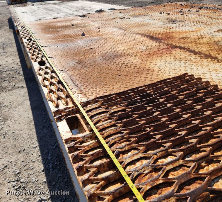 image for item JB9609 2000 Trail King TK70HT-482  drop deck equipment trailer