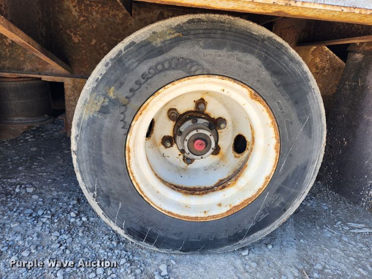 image for item JB9609 2000 Trail King TK70HT-482  drop deck equipment trailer