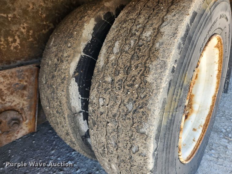 image for item JB9609 2000 Trail King TK70HT-482  drop deck equipment trailer