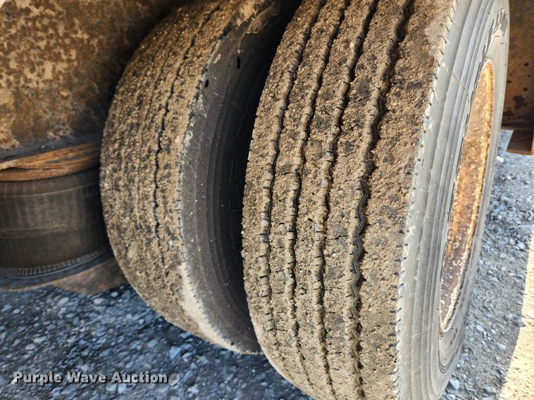 image for item JB9609 2000 Trail King TK70HT-482  drop deck equipment trailer