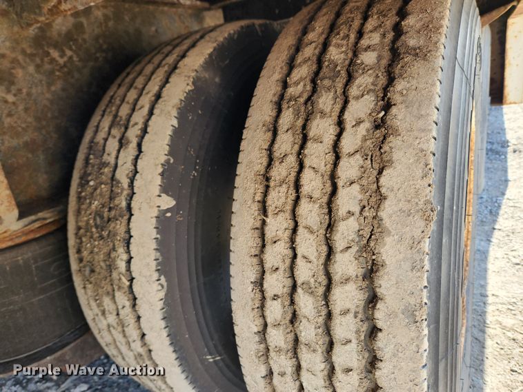 image for item JB9609 2000 Trail King TK70HT-482  drop deck equipment trailer