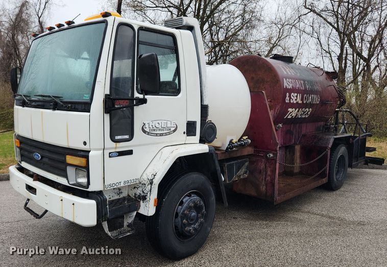 image for item JB9700 1987 Ford CF7000  seal coat truck