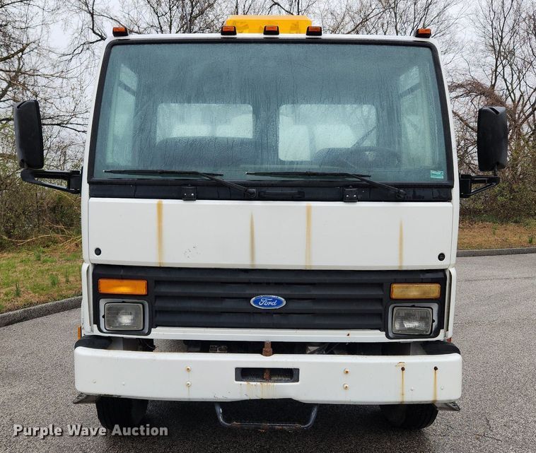 image for item JB9700 1987 Ford CF7000  seal coat truck