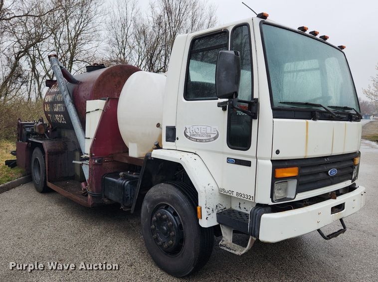 image for item JB9700 1987 Ford CF7000  seal coat truck