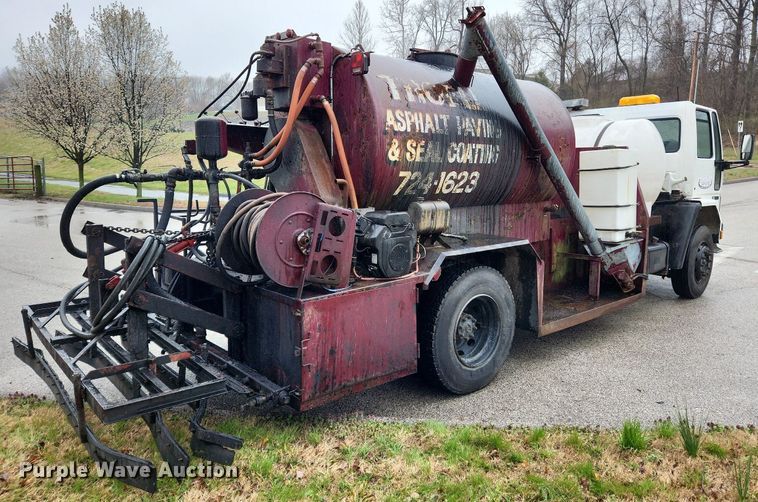 image for item JB9700 1987 Ford CF7000  seal coat truck