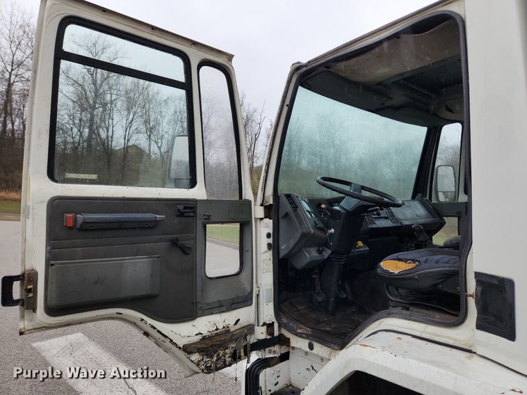 image for item JB9700 1987 Ford CF7000  seal coat truck