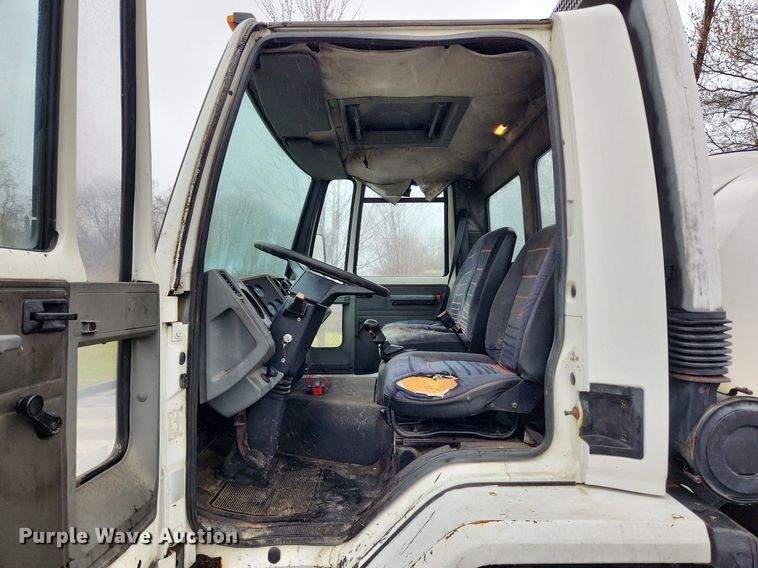 image for item JB9700 1987 Ford CF7000  seal coat truck