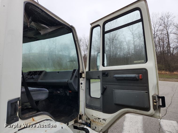 image for item JB9700 1987 Ford CF7000  seal coat truck