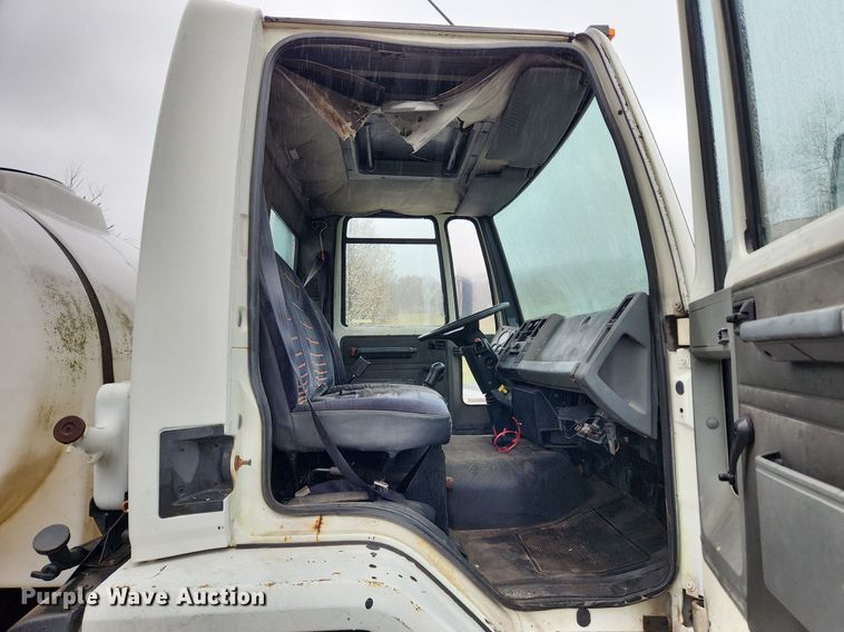 image for item JB9700 1987 Ford CF7000  seal coat truck