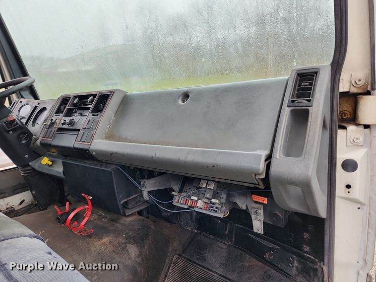 image for item JB9700 1987 Ford CF7000  seal coat truck