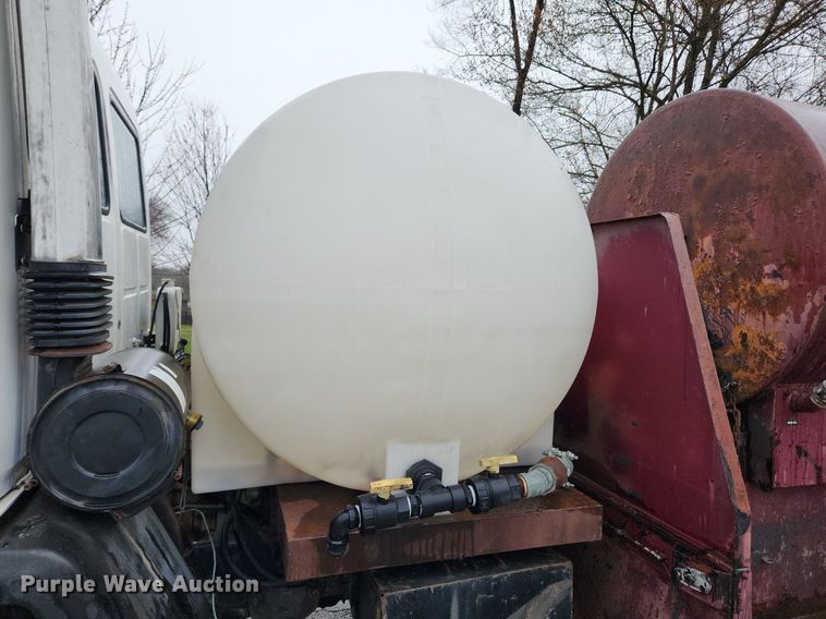 image for item JB9700 1987 Ford CF7000  seal coat truck