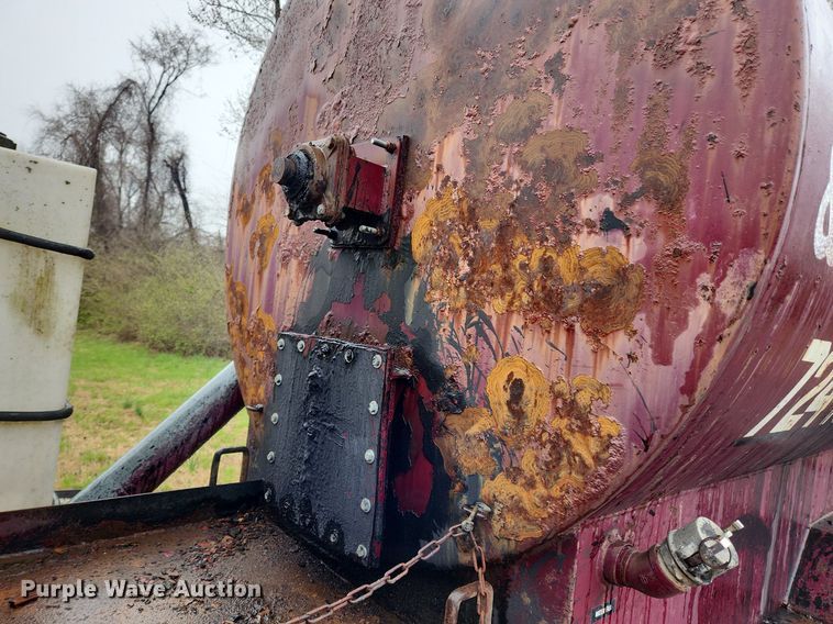 image for item JB9700 1987 Ford CF7000  seal coat truck