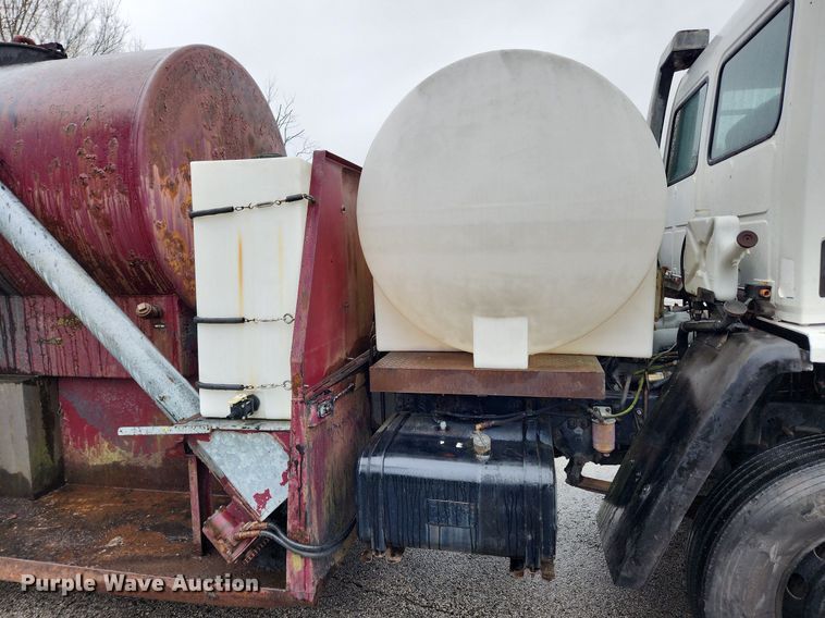 image for item JB9700 1987 Ford CF7000  seal coat truck