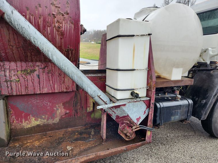 image for item JB9700 1987 Ford CF7000  seal coat truck