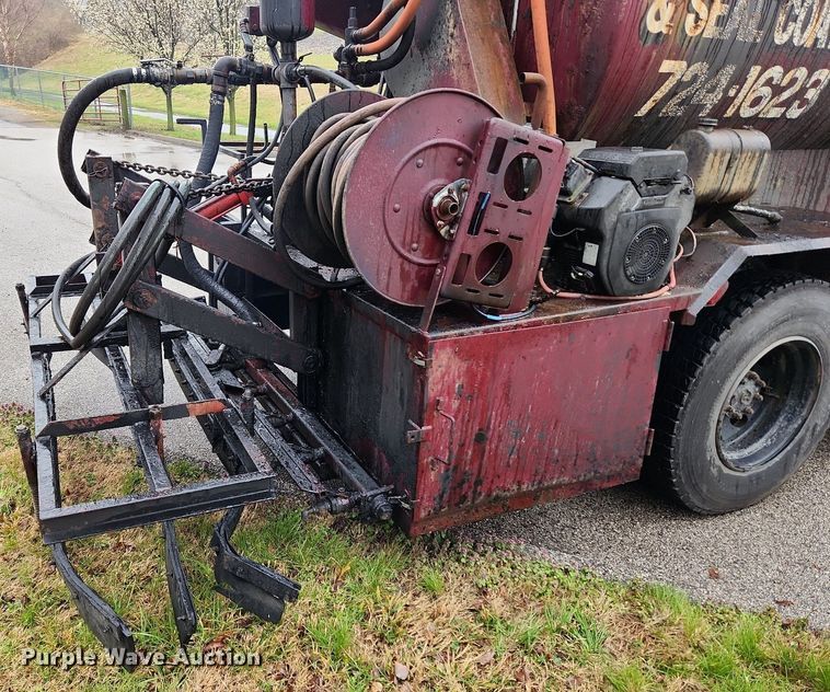 image for item JB9700 1987 Ford CF7000  seal coat truck