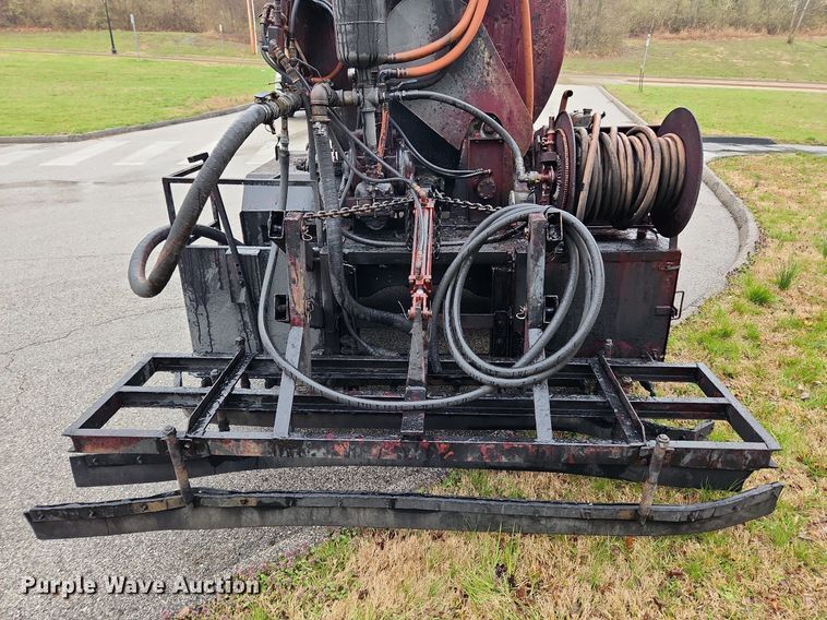 image for item JB9700 1987 Ford CF7000  seal coat truck