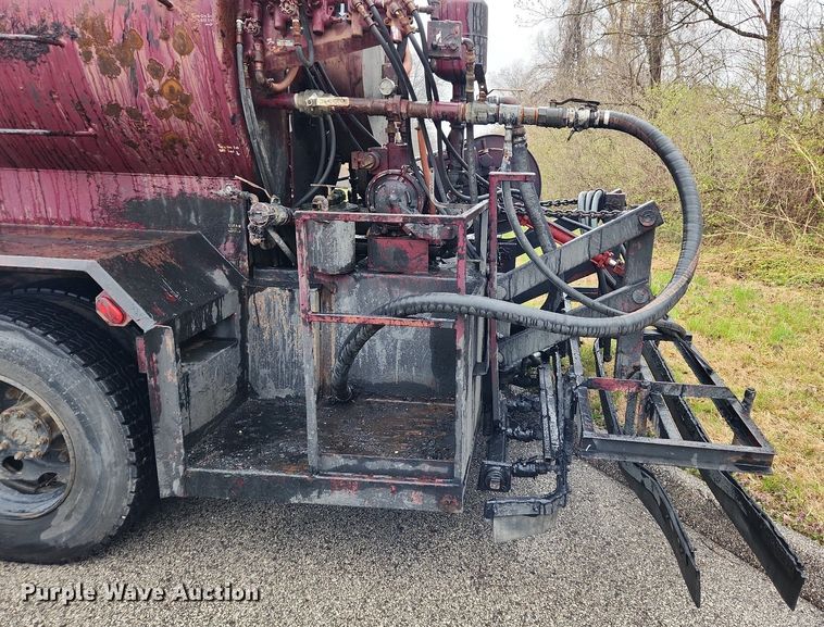 image for item JB9700 1987 Ford CF7000  seal coat truck