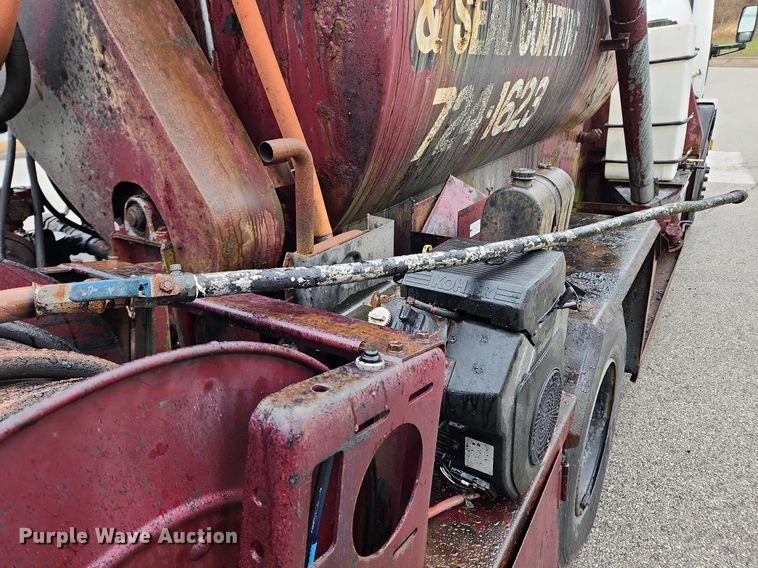 image for item JB9700 1987 Ford CF7000  seal coat truck