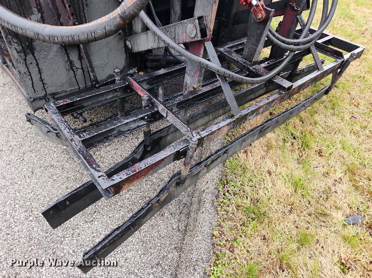 image for item JB9700 1987 Ford CF7000  seal coat truck