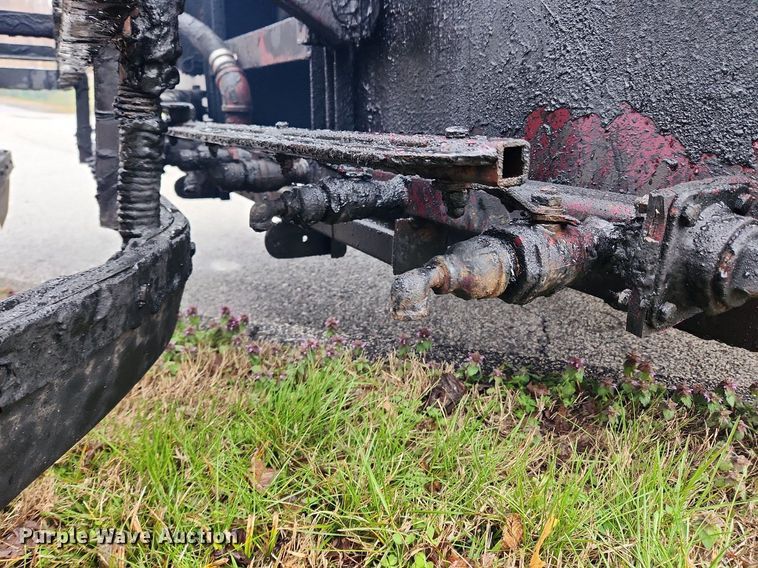 image for item JB9700 1987 Ford CF7000  seal coat truck