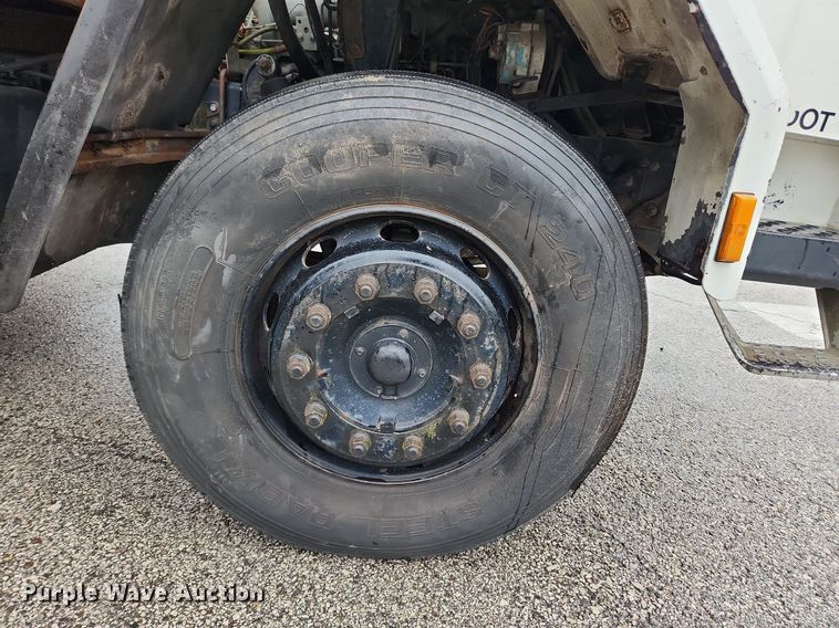 image for item JB9700 1987 Ford CF7000  seal coat truck